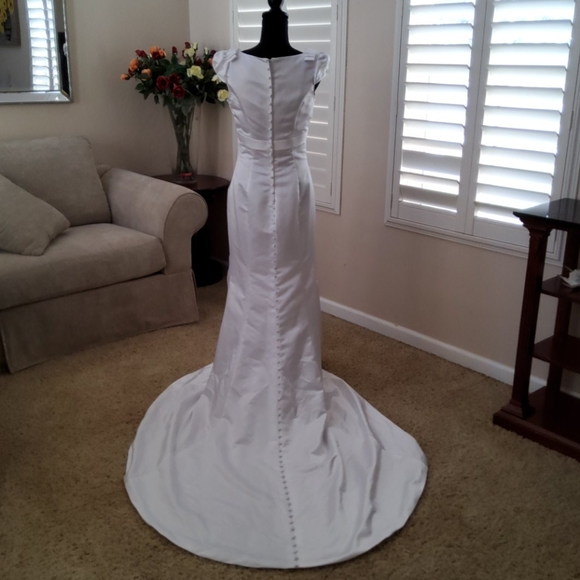 Wedding Dress new w/o tags - Picture 2 of 7